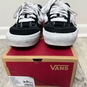 Used Beautifully worn Vans Knu Skool in black and true white colorway. 9.5